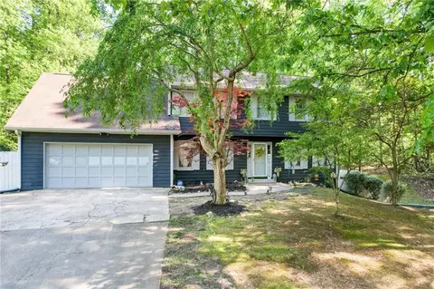8450 Sundridge Dr, Fairburn, GA 30213