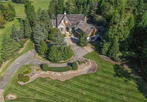 140 Woodridge Dr NW, Calhoun, GA 30701