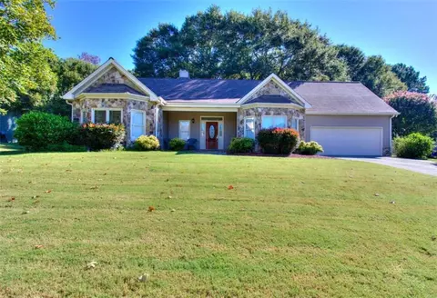 3790 Glen Ian Dr, Loganville, GA 30052
