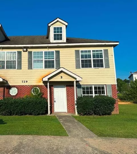 729 Wheel House UNIT b, Monroe, GA 30655