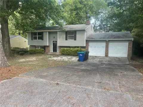 2867 Woodburn Ct, College Park, GA 30349