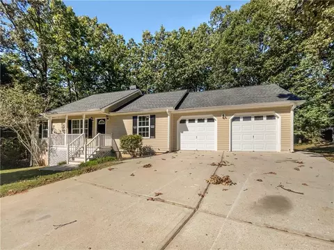 42 Castle Ct, Rockmart, GA 30153