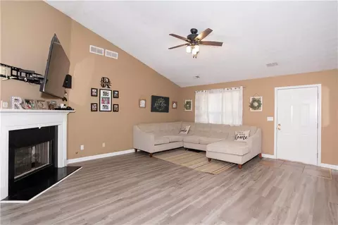 122 Meadow View Dr, Jackson, GA 30233 photo 6