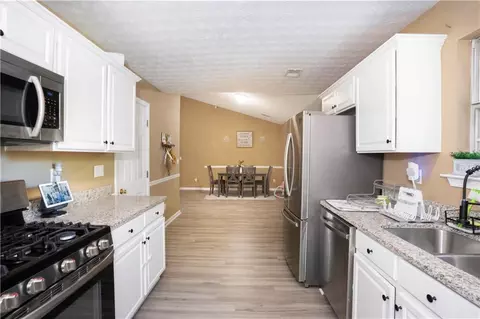 122 Meadow View Dr, Jackson, GA 30233 photo 9