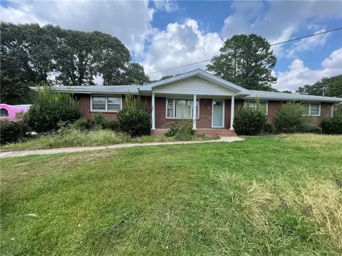 1107 Golden Meadow Dr, Riverdale, GA 30296