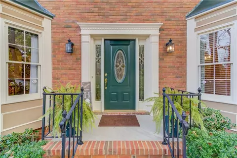 207 Coopers Pond Dr, Lawrenceville, GA 30044