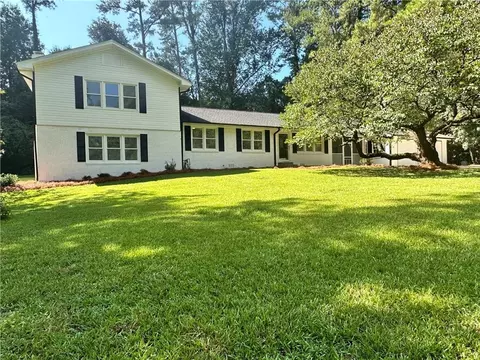 124 Lakewood Dr, Newnan, GA 30263