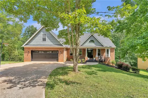 132 Little River Ct, Cornelia, GA 30531