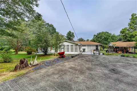 1836 Thomas Dr, Hoschton, GA 30548