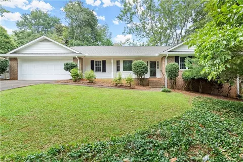 435 Knoll Woods Dr, Roswell, GA 30075