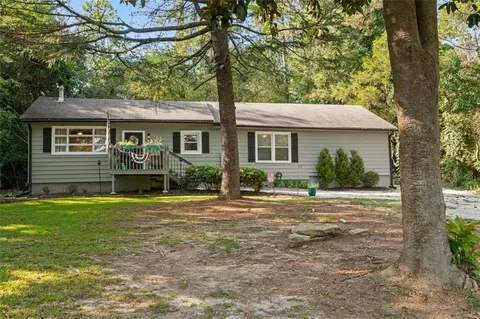 955 Lake Dr, Snellville, GA 30039