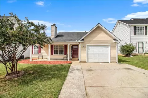 1037 Meadow Glen Cir, Fairburn, GA 30213