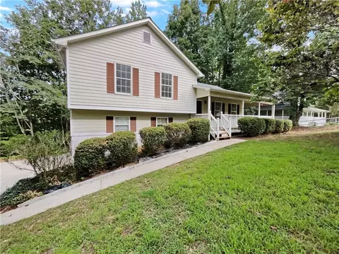 101 Rainbow Ln, Hiram, GA 30141