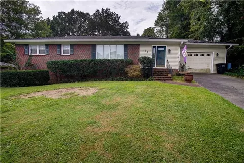 102 Jones Ave, Calhoun, GA 30701