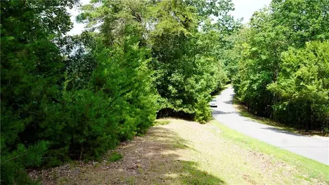 38 Waterside Dr SE, Cartersville, GA 30121