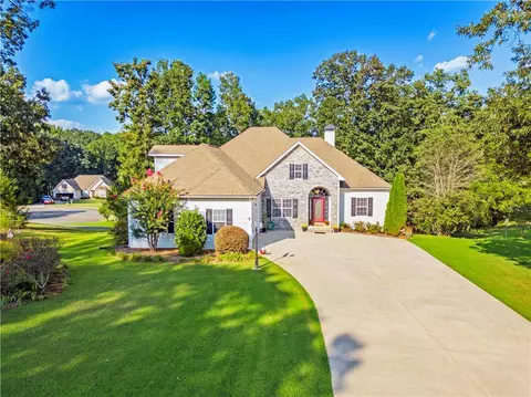 227 Nestlebrooke Dr, Dawsonville, GA 30534