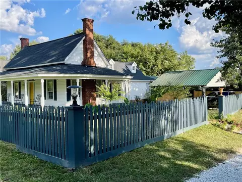 2713 Fairview Rd, Covington, GA 30016