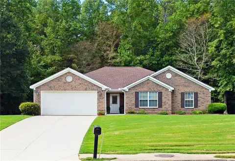136 Manor Dr, Commerce, GA 30530