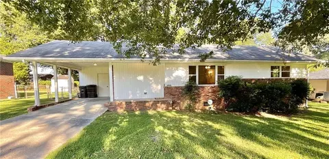 8466 Meadowbrook Dr, Douglasville, GA 30134