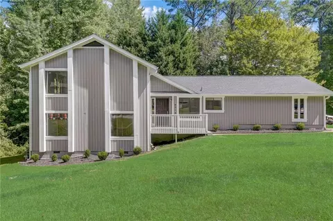9514 Parkwood Dr, Douglasville, GA 30135