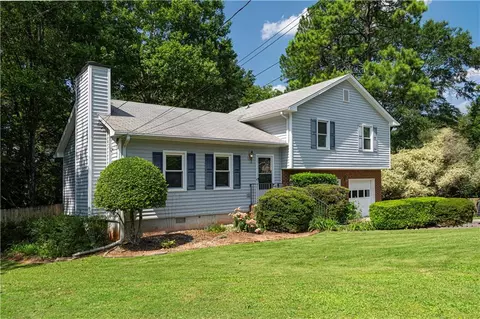 882 Cinderella Ct, Decatur, GA 30033