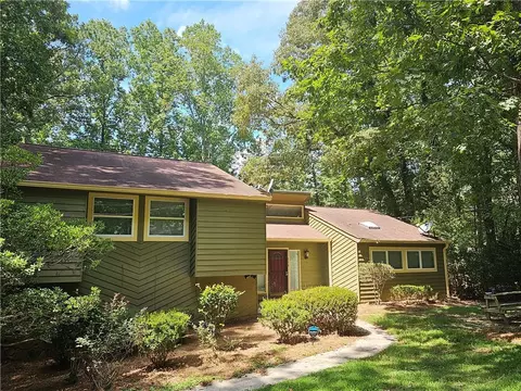 768 Post Road Ln, Stone Mountain, GA 30088