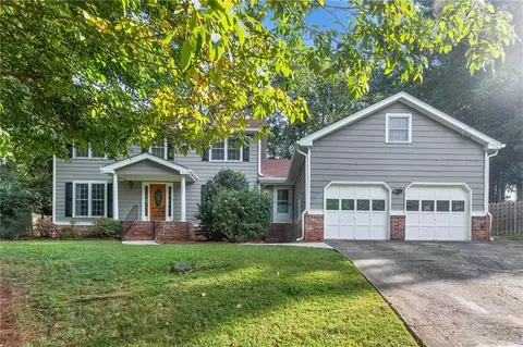 5247 Waterford Dr, Dunwoody, GA 30338