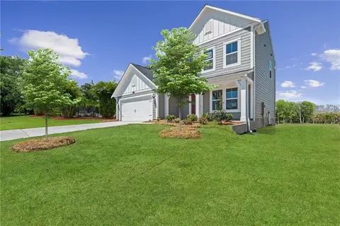 416 Crystal Lake Pkwy, Hoschton, GA 30548