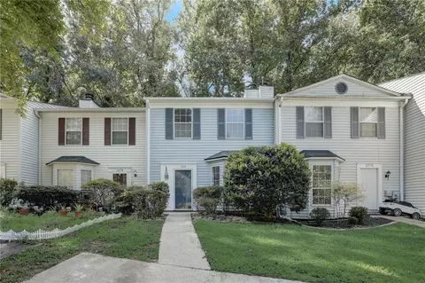 1076 Huntington Trce SE, Smyrna, GA 30082