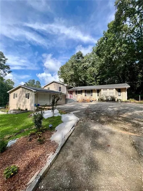 180 Sherwood Dr, Lawrenceville, GA 30046
