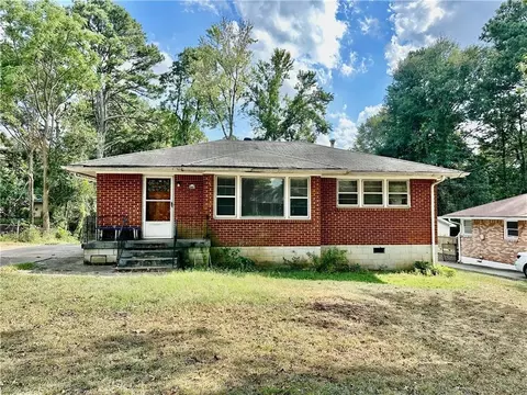 647 Shellnut Dr, Forest Park, GA 30297