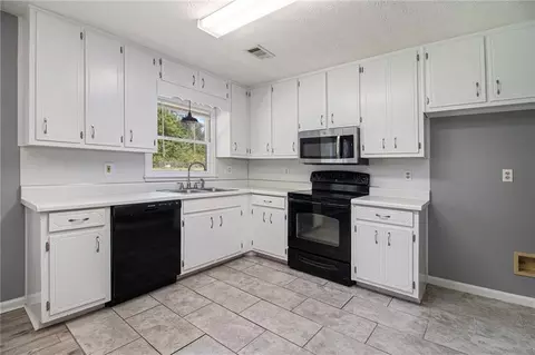 130 Laurel Way, Covington, GA 30016 photo 6