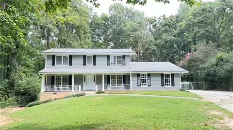 2002 Kensington Ct SW, Lilburn, GA 30047
