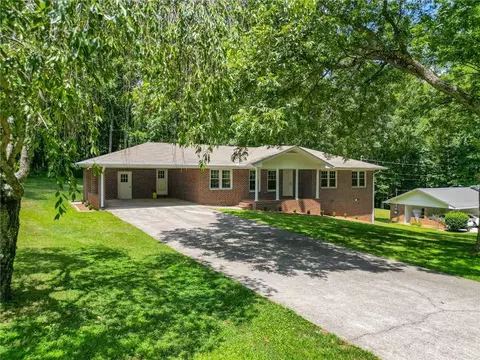 616 Poplar St, Bremen, GA 30110