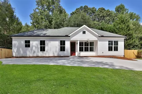2689 Rantin Dr, East Point, GA 30344