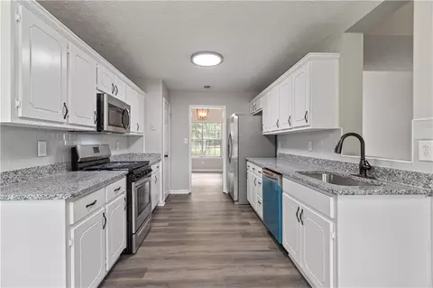 312 Barr Cir, Rex, GA 30273 photo 9