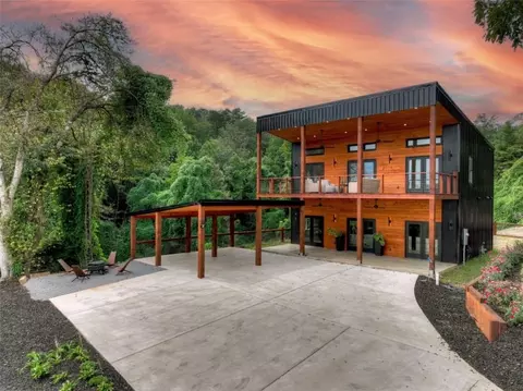 63 Seminary Cir, Ellijay, GA 30540