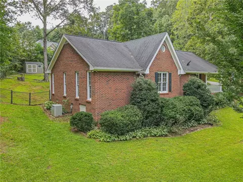 12 Leverette Dr, Toccoa, GA 30577 photo 2