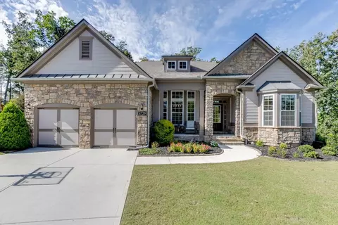 6729 Lazy Overlook Ct, Flowery Branch, GA 30542
