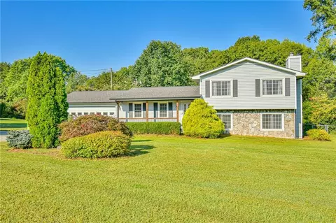 78 Grayson New Hope Rd, Grayson, GA 30017