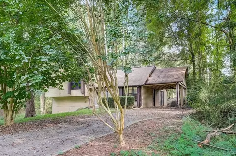 961 Timbervale Ln, Lithonia, GA 30058