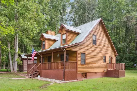 363 Sandra Ln, Cleveland, GA 30528