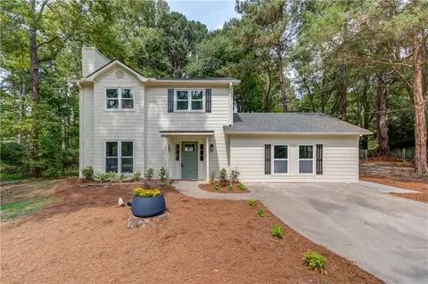 4725 Rock Springs Ct, Loganville, GA 30052