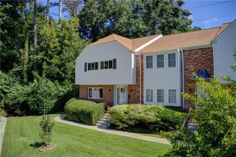 7082 Stonington Dr, Sandy Springs, GA 30328