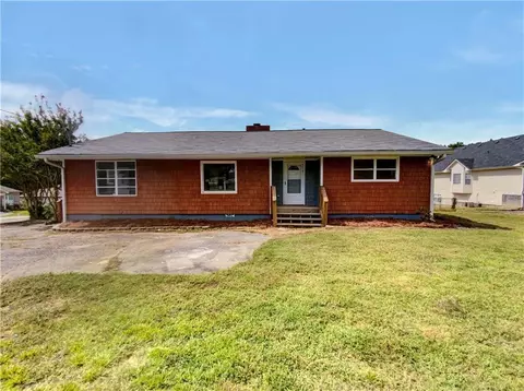 271 Ridgecrest Dr, Lawrenceville, GA 30046