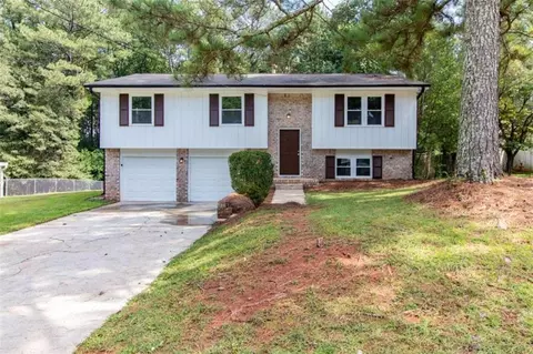 5888 Oakleaf Dr, Stone Mountain, GA 30087