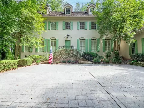 945 Buckingham Cir NW, Atlanta, GA 30327