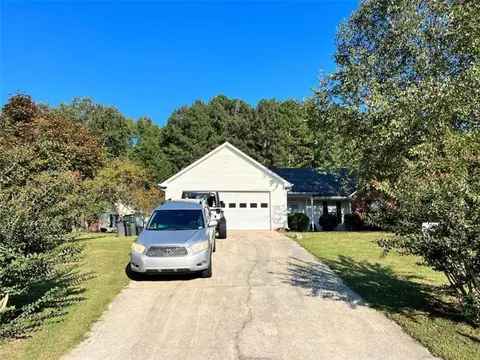 304 Greenleaf Ct, Loganville, GA 30052