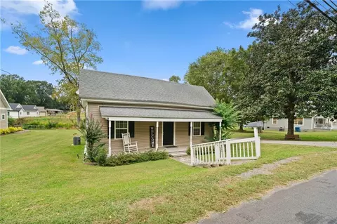 107 Cherry St, Adairsville, GA 30103