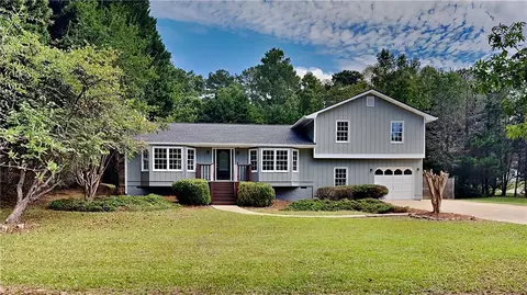55 Aspen Lake Dr W, Newnan, GA 30263